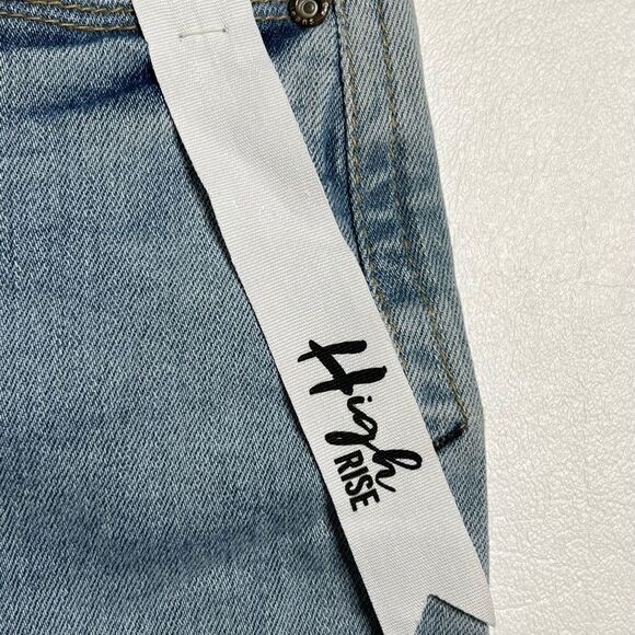 Kensie| NWT High Rise Raw Hem Skinny Jeans - Picture 7 of 7